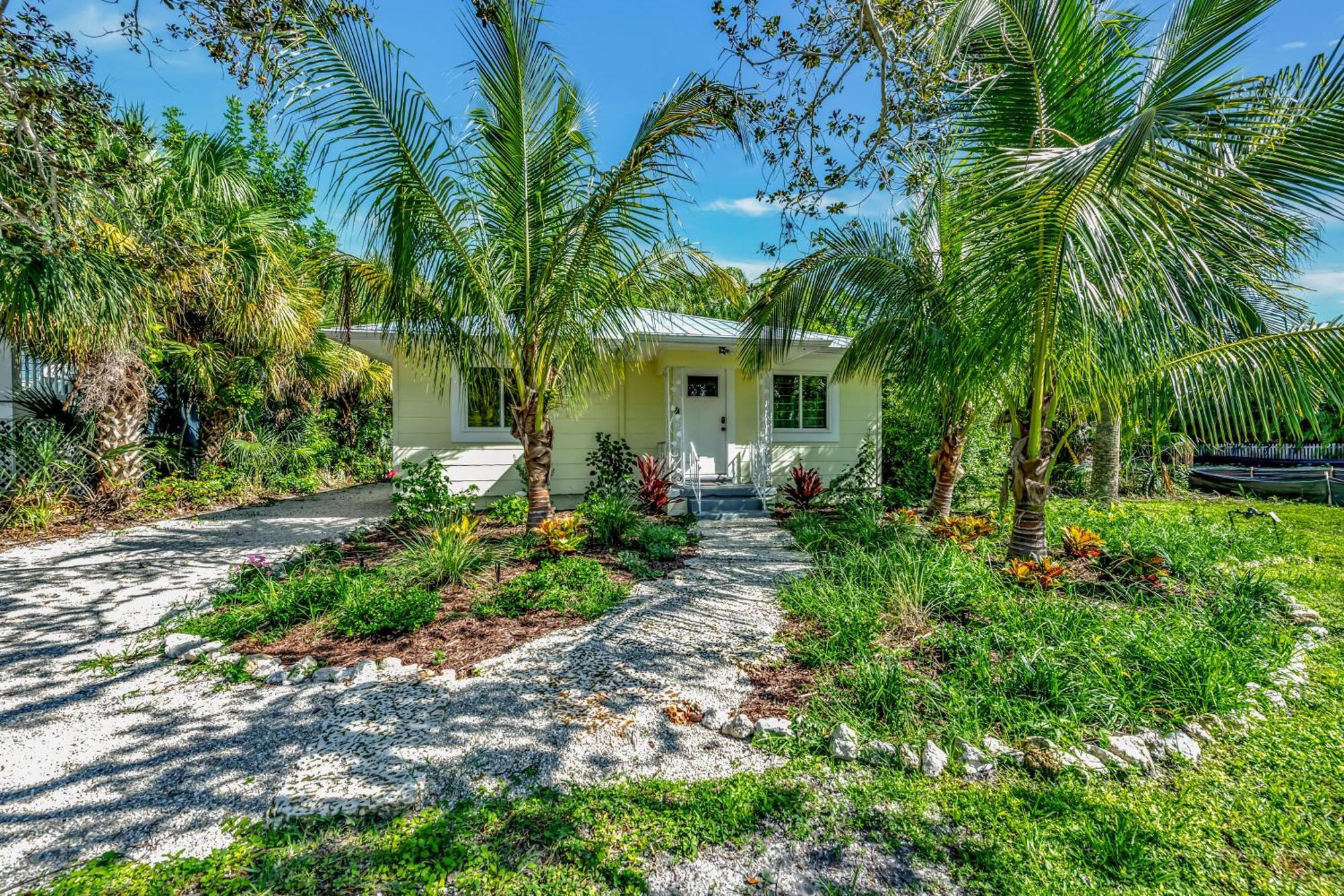 Casa Posada - So Close You Can Hear The Waves Historic Beach Cottage W Beach Gear Anna Maria Esterno foto